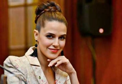Neha Dhupia imitates yesteryear Bollywood actresses