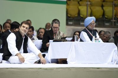 Rahul skips Sonia's farewell dinner for PM