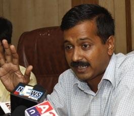  Kejriwal reaches Varanasi for campaign