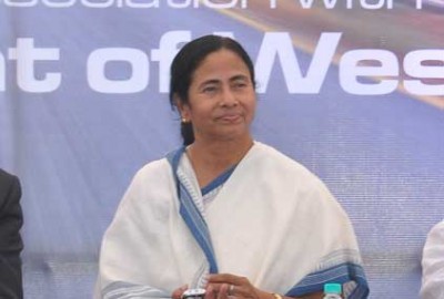 Mamata retains Bengal, thanks people
