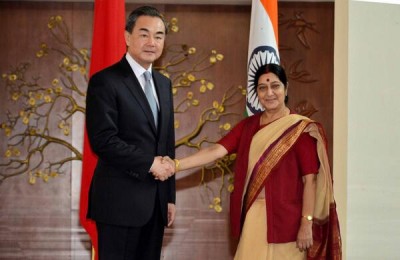 Chinese Foreign Minister meets Sushma Swaraj