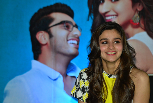 Arjun, Alia promote '2 States' in Kolkata