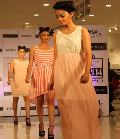 Nusrat walks at  Shopper Stop Sananda Pujor Bazar 