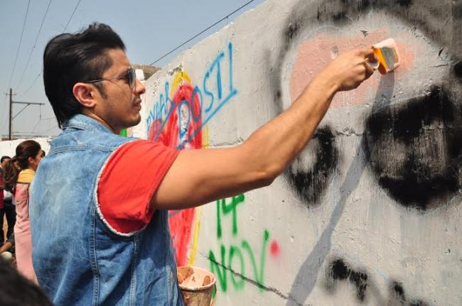 Kill Dil cast paints Mumbai neighbourhood bright