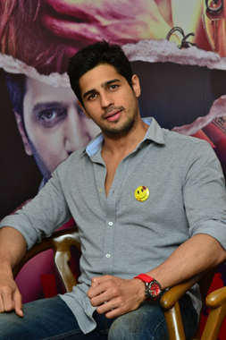 Actors Sidharth, Shraddha promote 'Ek Villain' in Kolkata