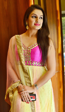 Akriti Kakar's first Hindi Bengali single launches in Kolkata