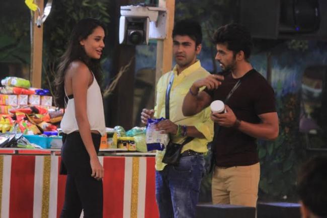 Lisa Haydon appears in Bigg Boss