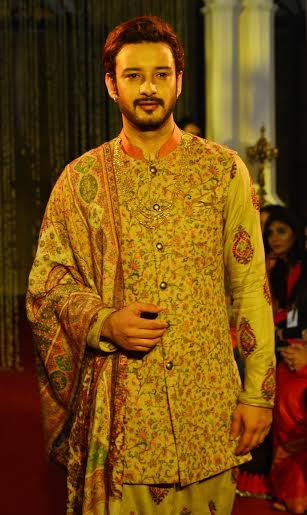 Paayel walks the ramp at  'Calcutta Oh Kolkata' 