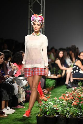 Aneeth Arora showcases designs at  WLIFW 
