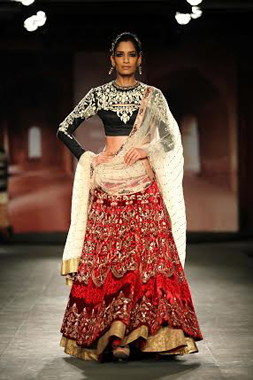 Kangana Ranaut walks for Anju Modi