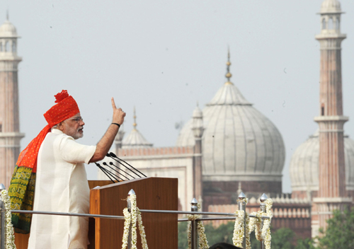 Narendra Modi inspecting the Guard of Honour at Red Fort