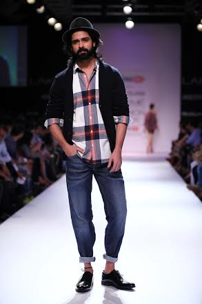 Kriti Sanon walks the ramp at Lakme Fashion Week 