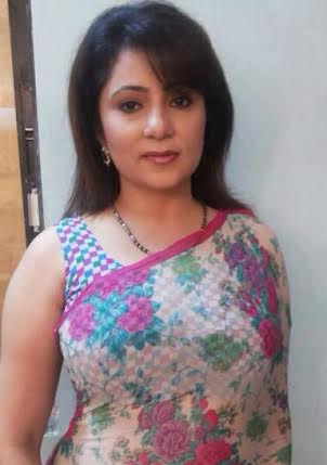 Seema Bedi becomes Mrs India Queen 2014 Western Zone Finalist