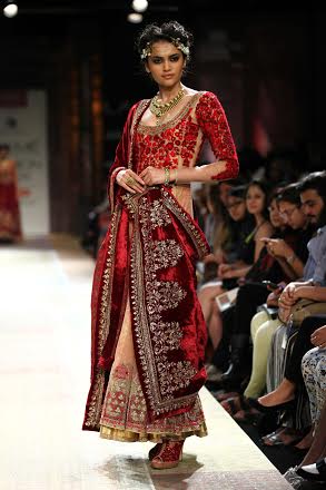 Jacqueline walks the ramp at Lakme Fashion Week