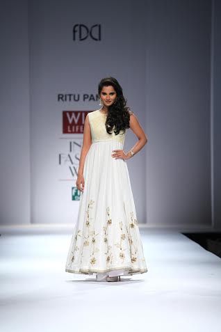 Sania Mirza walks for designer Ritu Pande at  WLIFW 