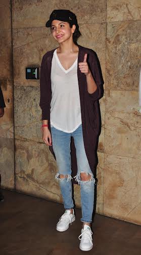 Aamir hosts special PK screening for Sachin