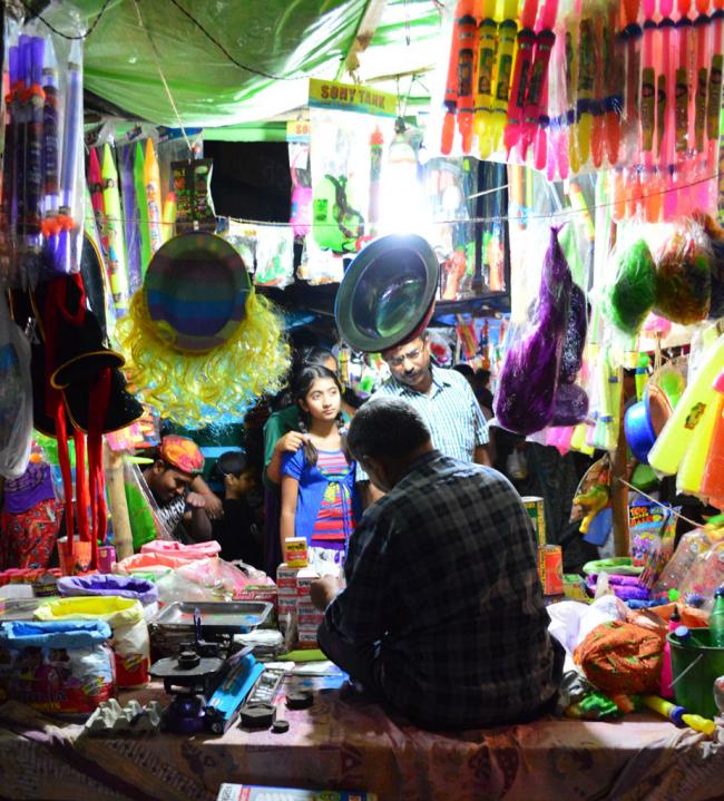 Kolkata gears up for Holi