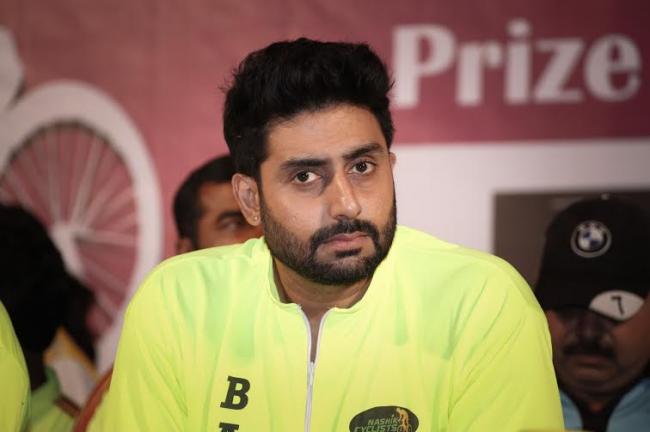 Abhishek attends 'Nashik Peloton'  cycling race