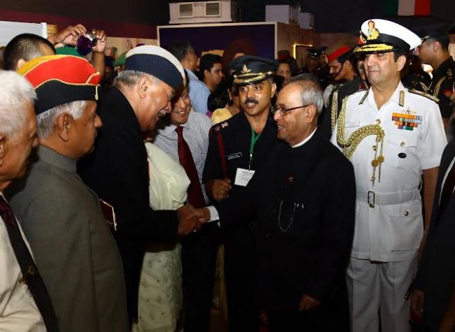 President Pranab Mukherjee visits Golden Jubilee commemorative exhibition of 1965 Indo-Pak War 