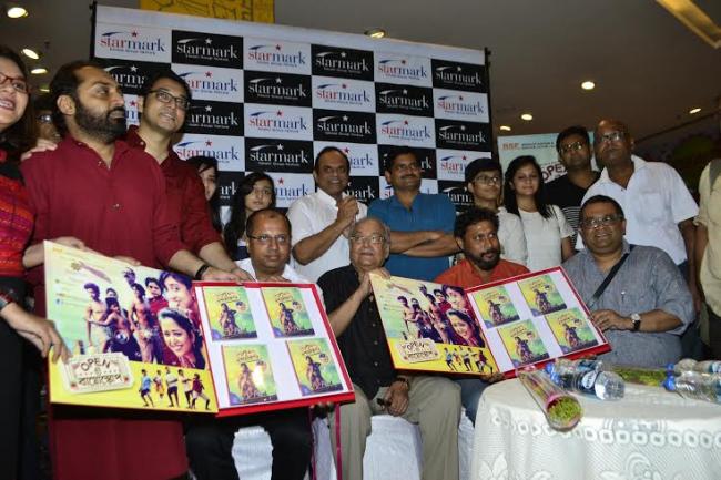 Soumitra, Shoojit release DVD of Open Tee Bioscope