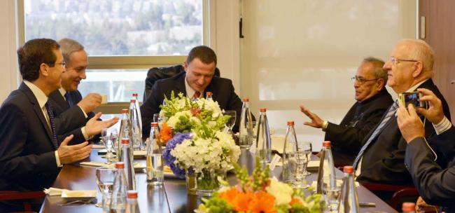 Pranab Mukherjee at an informal interaction with the Prime Minister of Israel