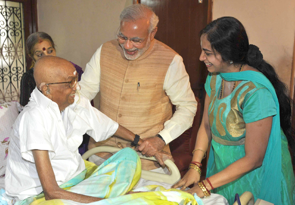 Narendra Modi being received by the Governor of Tamil Nadu