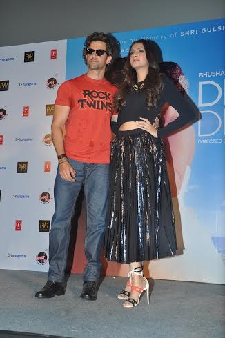 Hrithik Roshan and Sonam Kapoor launch the recreated version of Aashiqui's Dheere Dheere Se