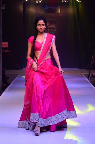 Sanjana Jon's collection sizzles ramp at Kingfisher Ultra Bengal Fashion Week