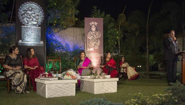 Vidya Balan unveils Jayasri Burman's book 'Antaryatra'