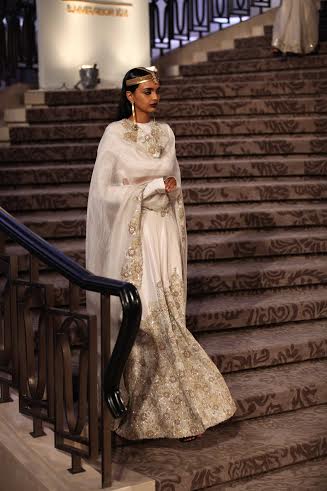 Anamika Khanna's collection showcased in LFW 