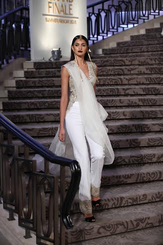 Anamika Khanna's collection showcased in LFW 