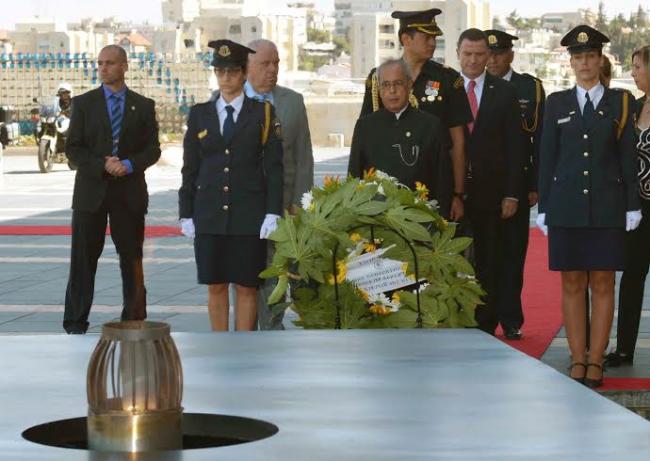 Pranab Mukherjee at an informal interaction with the Prime Minister of Israel