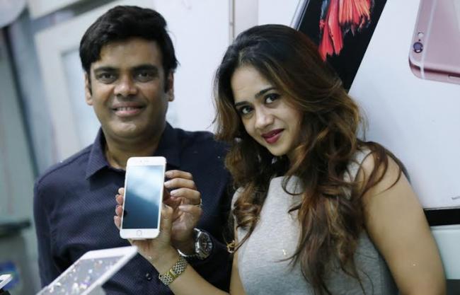 Kolkata: iPhone 6s launched in The Prime