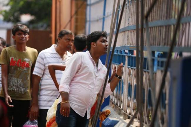 Tallest Durga: People take a peek through opening