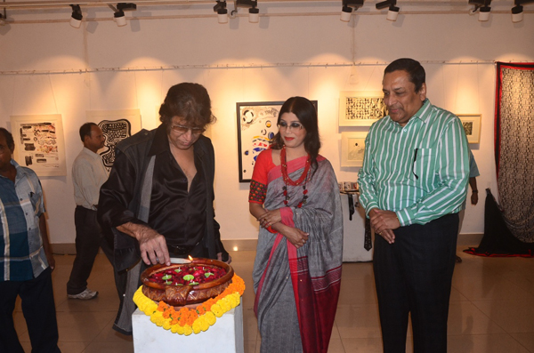 Academy of Fine Arts hosts Black & White art exhibition by artist Saumi Nandy
