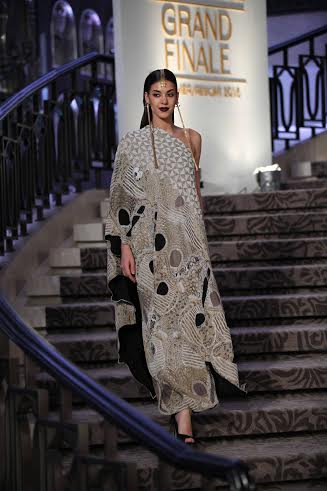 Anamika Khanna's collection showcased in LFW 