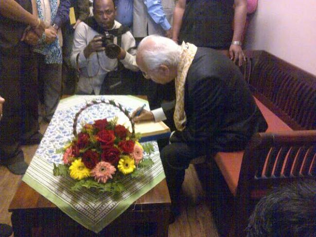 Kolkata: Guv inaugurates new gallery at Tagore's house