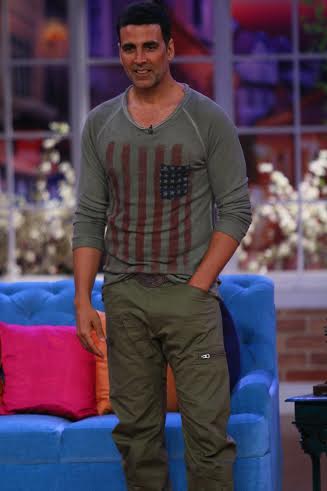 Akshay Kumar, Shruti Hassan visit on sets of Comedy Nights with Kapil