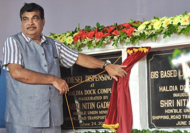 Nitin Gadkari addressing at the inauguration of the Bio-diesel Dispensing Unit, at Haldia Dock Complex