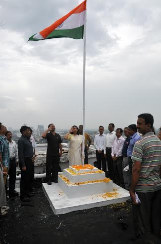 West Bengal Circle Chief Postmaster General Arundhaty Ghosh hoists flag on I-Day