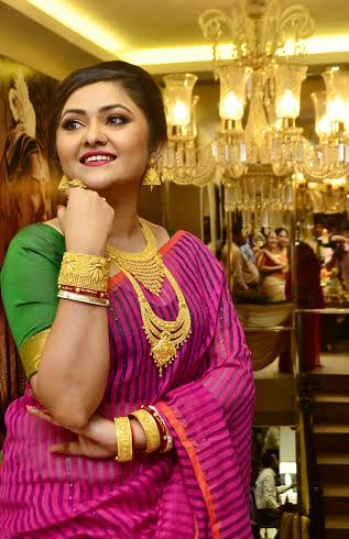 Koneenica Banerjee inaugurates revamped Tanishq Bowbazar Store in Kolkata