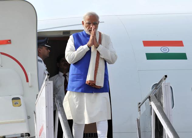 Narendra Modi addressing the gathering at Chanderkote