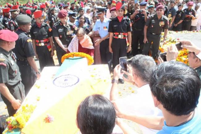 Col Santosh Mahadik cremated