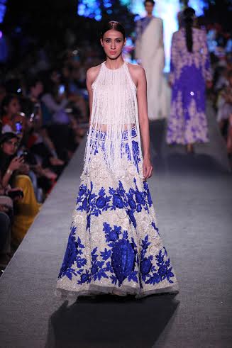 Manish Malhotra's collection sizzles LFW