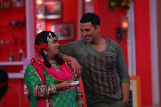 Akshay Kumar, Shruti Hassan visit on sets of Comedy Nights with Kapil