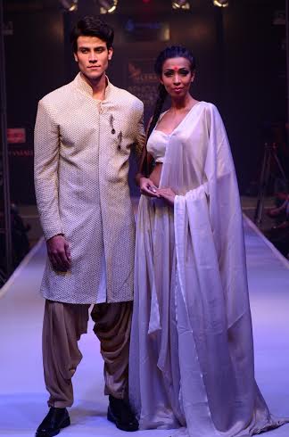 Sanjana Jon's collection sizzles ramp at Kingfisher Ultra Bengal Fashion Week