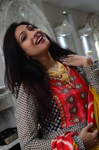 Rituparna glams up Shyam Sundar Co launch 