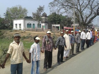 WB observes longest human chain against open defecation