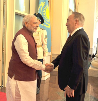 Modi being received by the President of the Republic of Kazakhstan