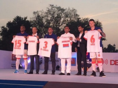 Delhi Dynamos unveils kit in Taj Mahal